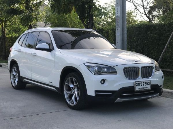 BMW X1 E84 รุ่นX-LINE รถใช้เอง สีขาว ยางใหม่ รถพร้อมใช้